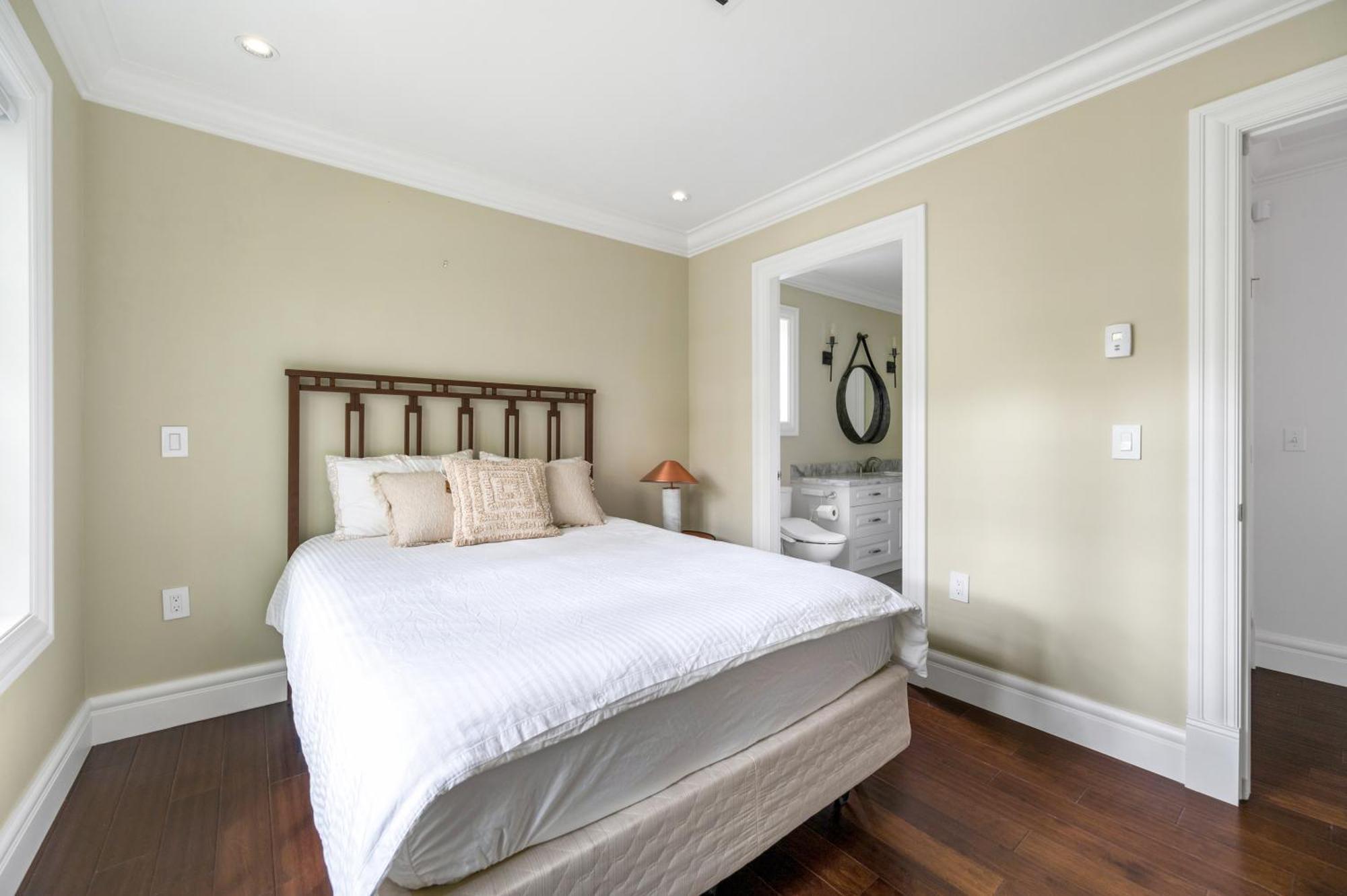 Experience Comfort Convenience Shared House Vancouver