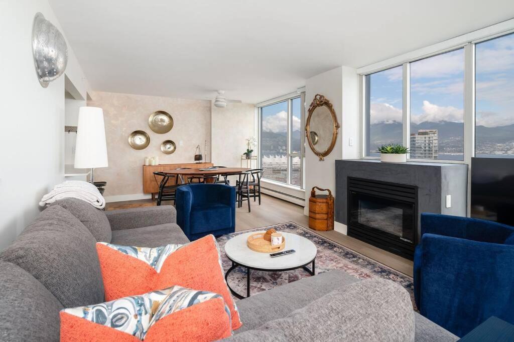 Luxury 2 Bed 2 Bath Downtown With Free Parking * Vancouver