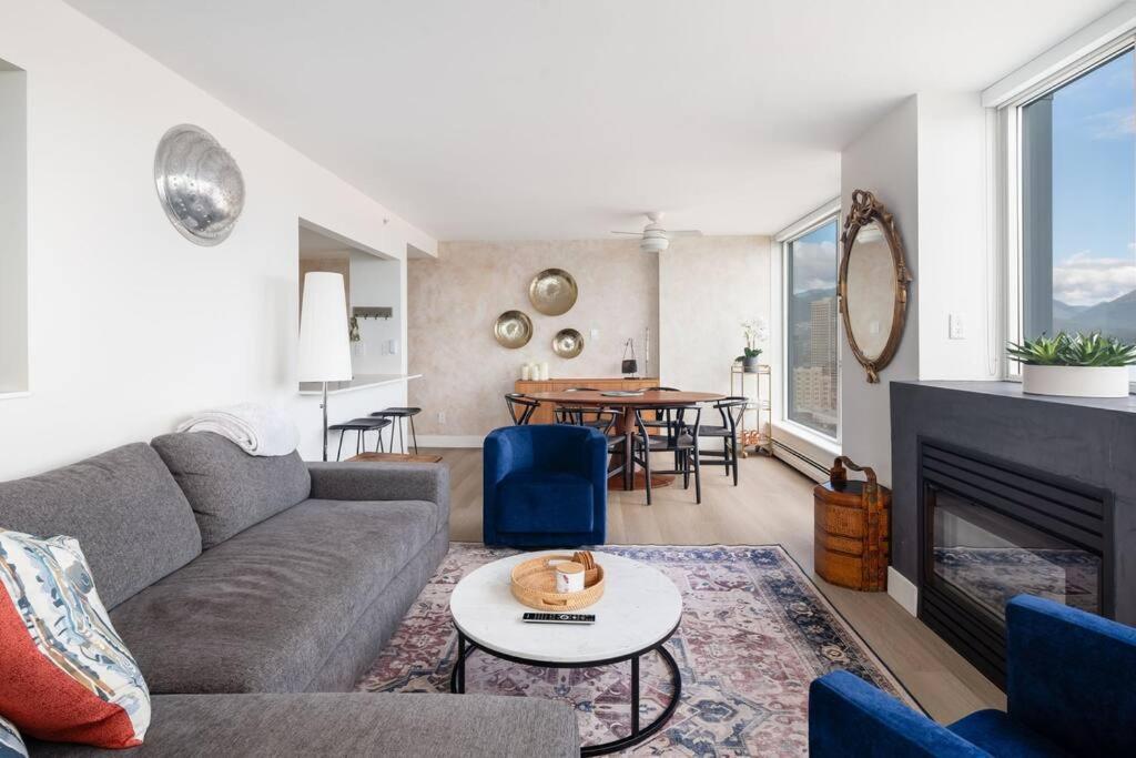 Luxury 2 Bed 2 Bath Downtown With Free Parking Apartment *