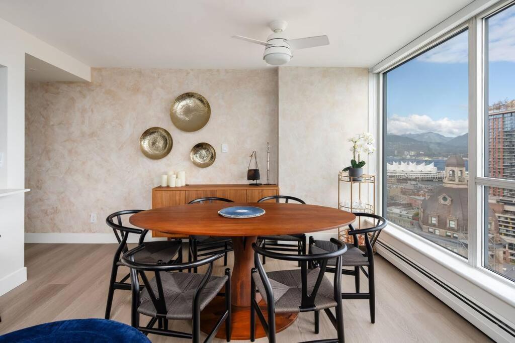 Apartment Luxury 2 Bed 2 Bath Downtown With Free Parking Vancouver