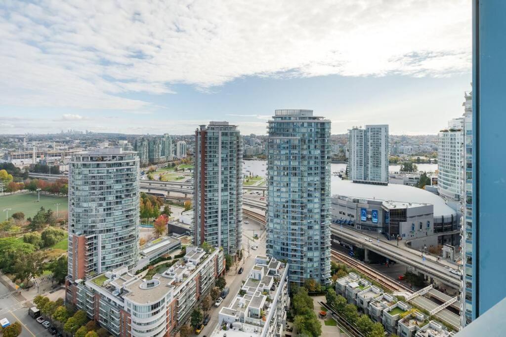 Luxury 2 Bed 2 Bath Downtown With Free Parking *