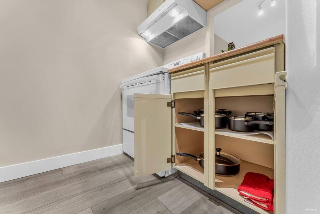 Beautiful Two Beds With Free Parking Vancouver