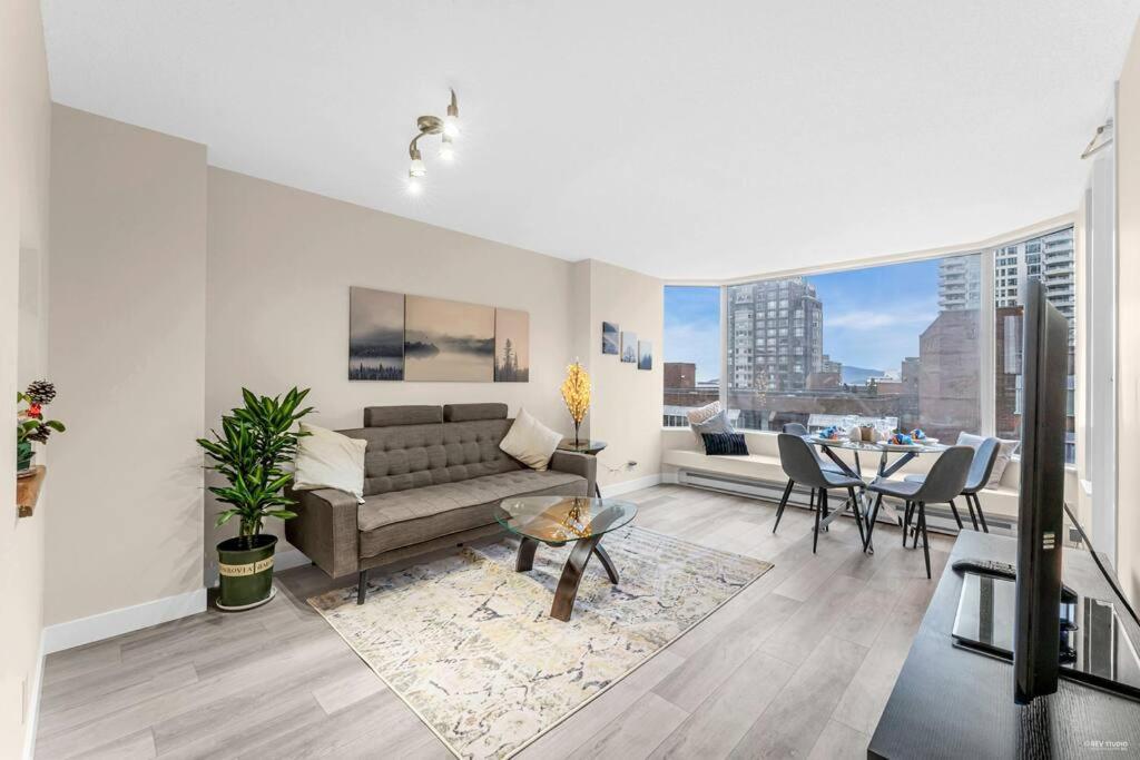 Beautiful Two Beds With Free Parking Apartment