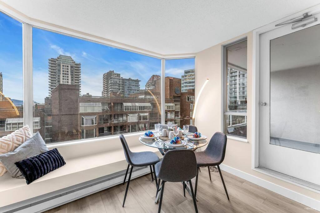 Beautiful Two Beds With Free Parking Apartment Vancouver