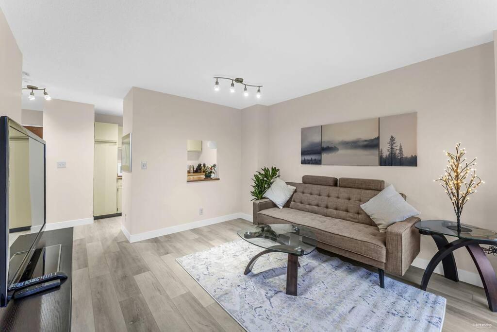 Beautiful Two Beds With Free Parking Apartment