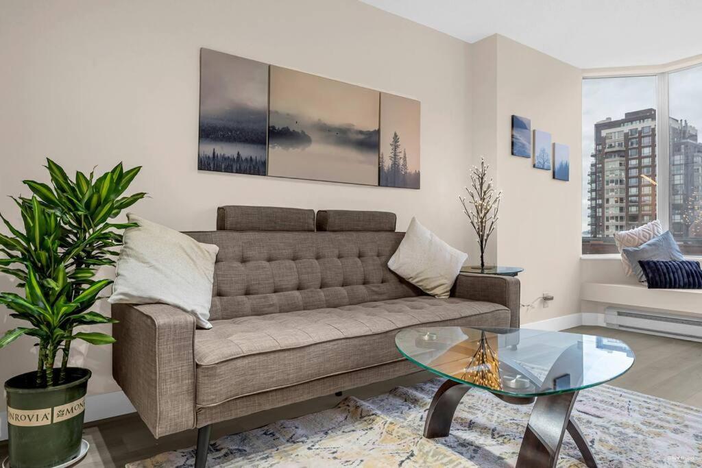Beautiful Two Beds With Free Parking Apartment Vancouver