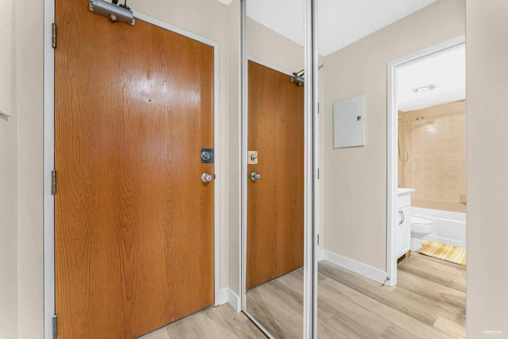 Beautiful Two Beds With Free Parking Vancouver