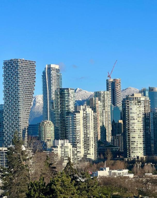 Charming With Amazing Views Apartment Vancouver