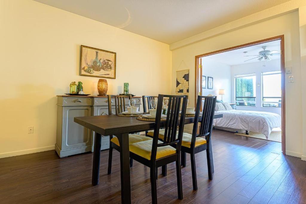 Charming With Amazing Views * Vancouver