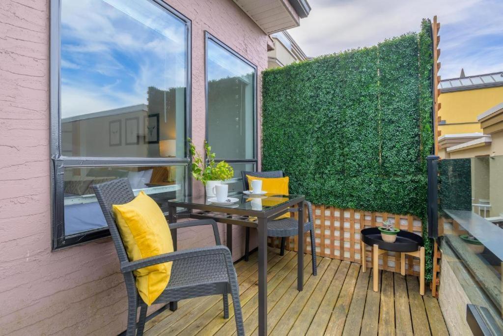 Charming With Amazing Views Apartment Vancouver