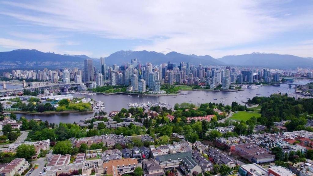 Charming With Amazing Views Vancouver