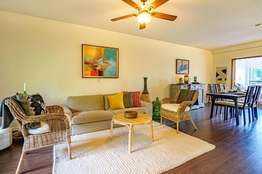Charming With Amazing Views Apartment Vancouver