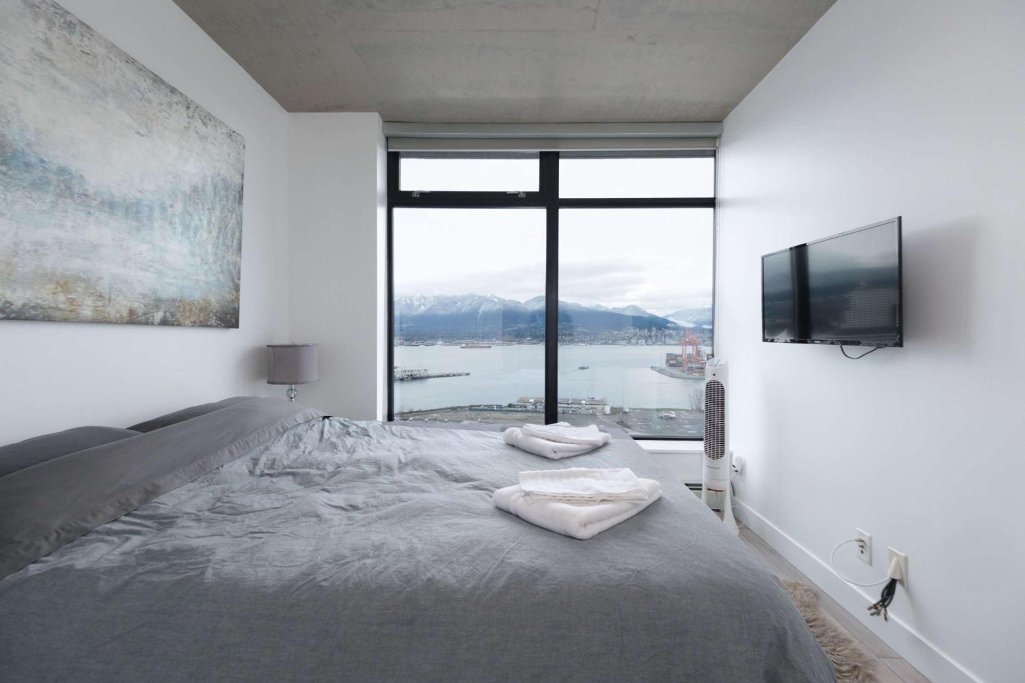 Apartment Modern Downtown With Stunning Water Views Vancouver