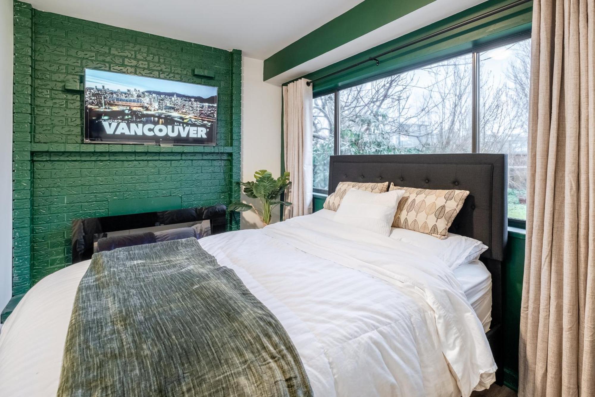 Vancouver Central Green Studio Guest house