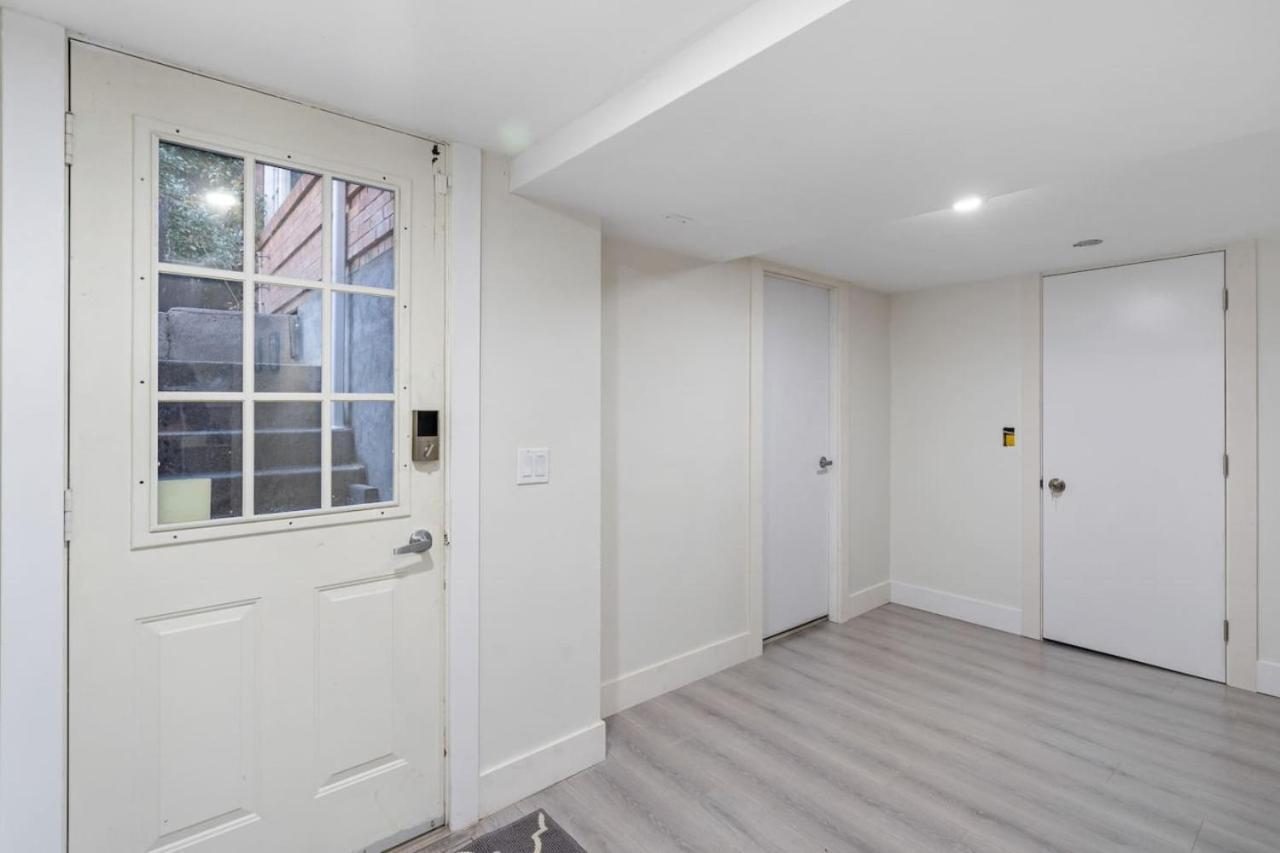 Apartment Cozy Basement With Skylights *