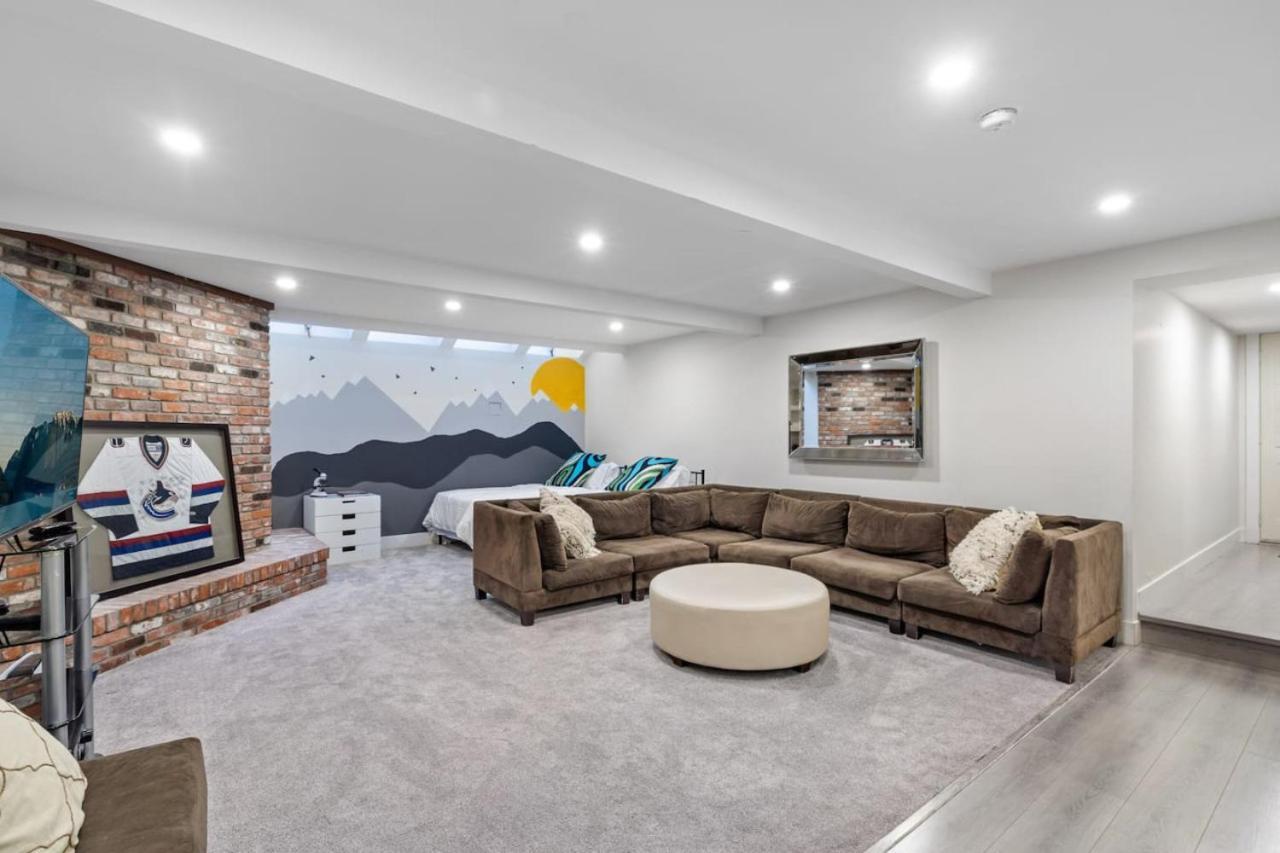 Apartment Cozy Basement With Skylights