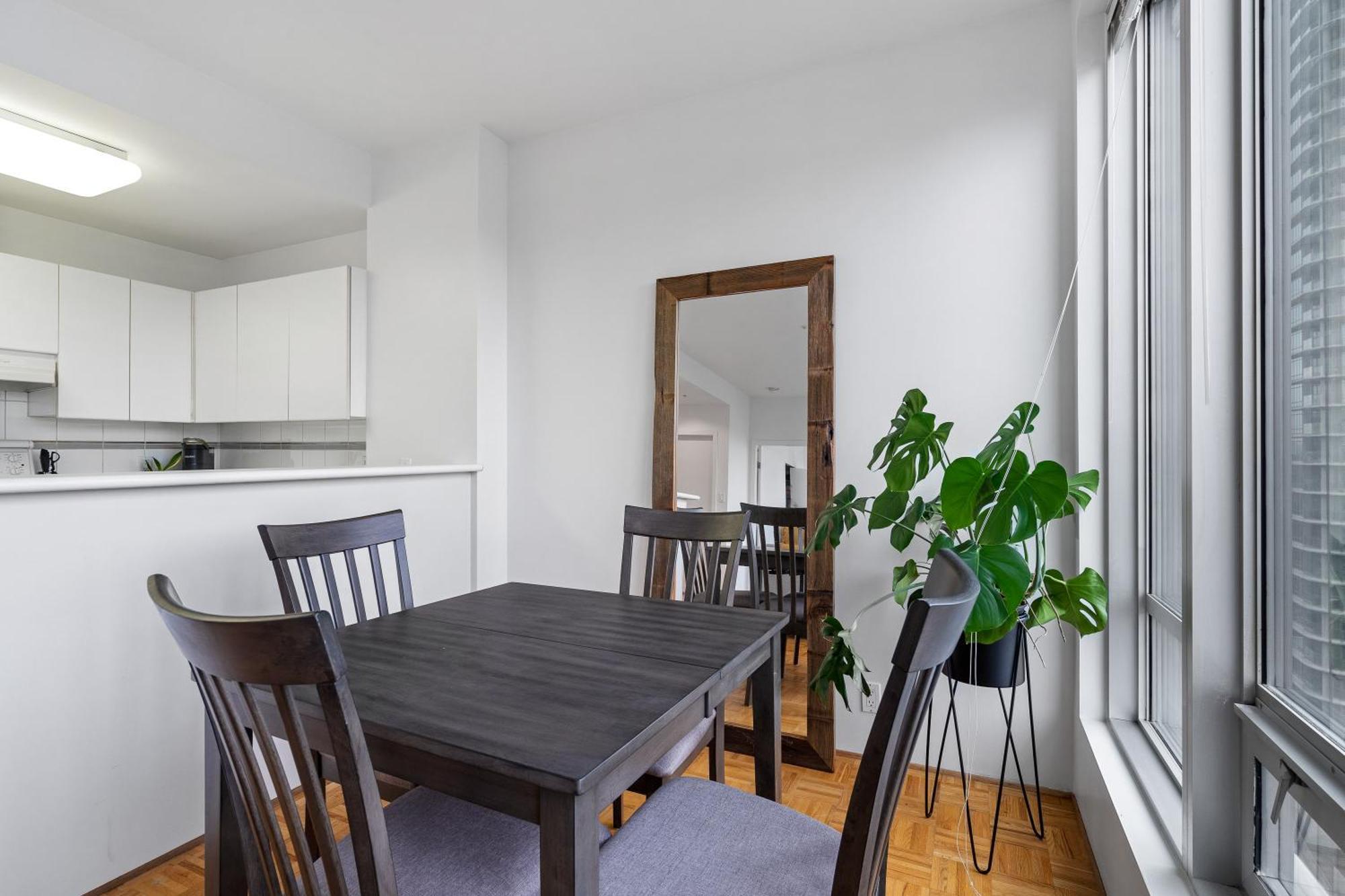 Apartment Downtown Highrise *