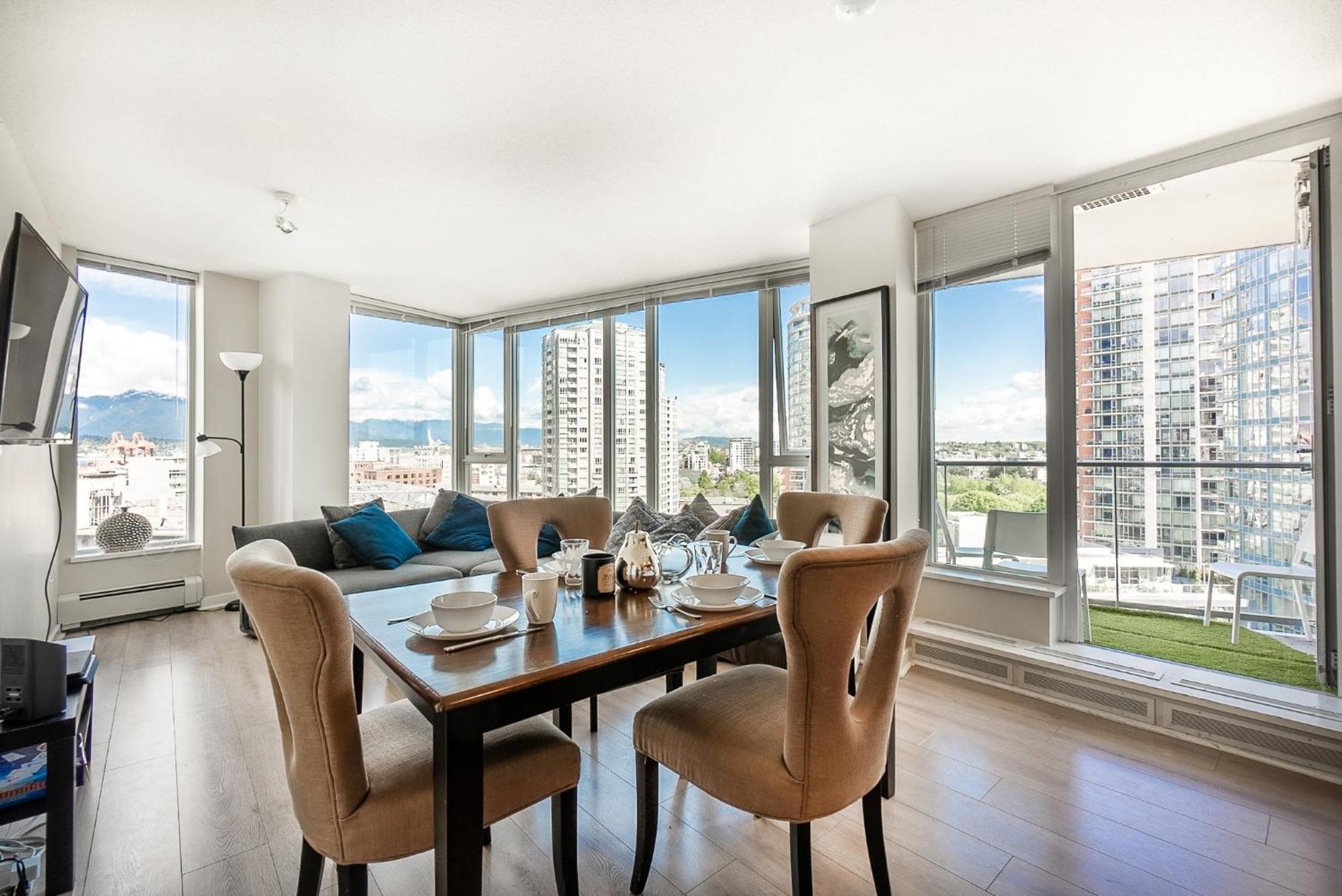 Bright And Airy Two Bedroom Flat With Panoramic City Views Apartment *