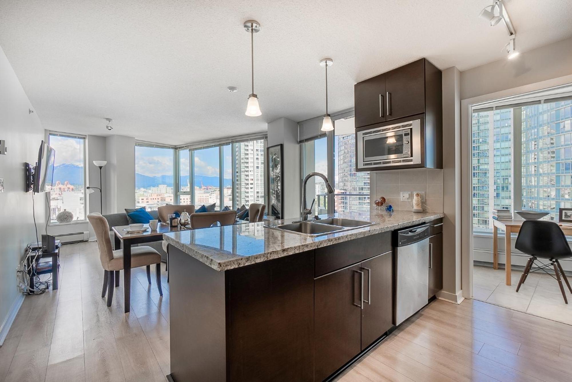 Bright And Airy Two Bedroom Flat With Panoramic City Views Apartment Vancouver