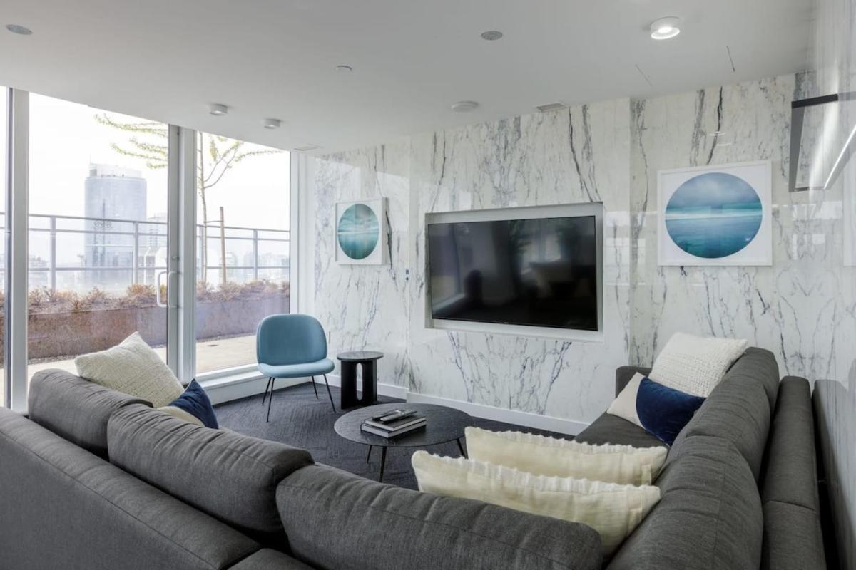 Amazing 3br Right In The Heart Of Yaletown * Vancouver