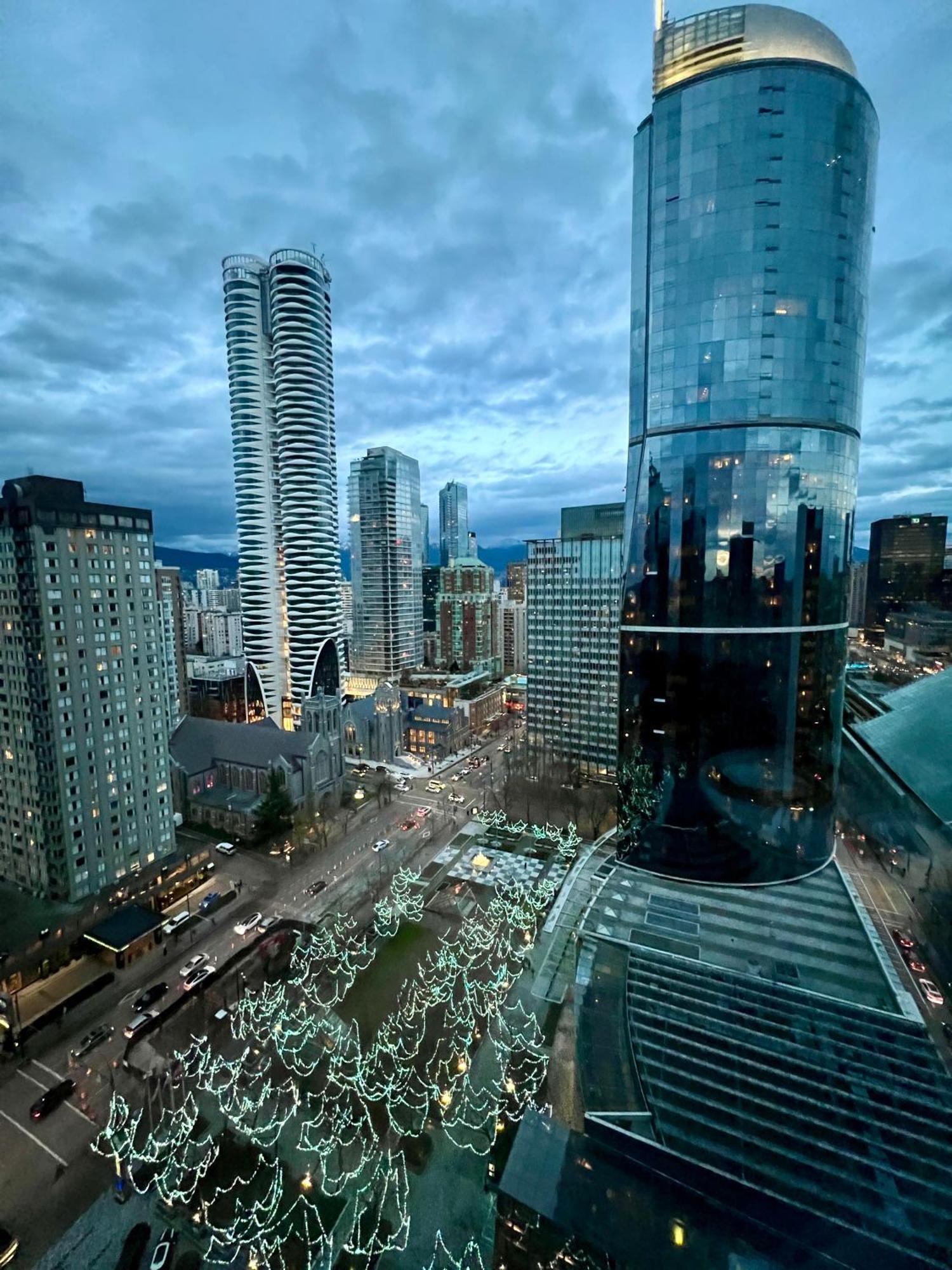 Retreat With Views In The Heart Of Downtown