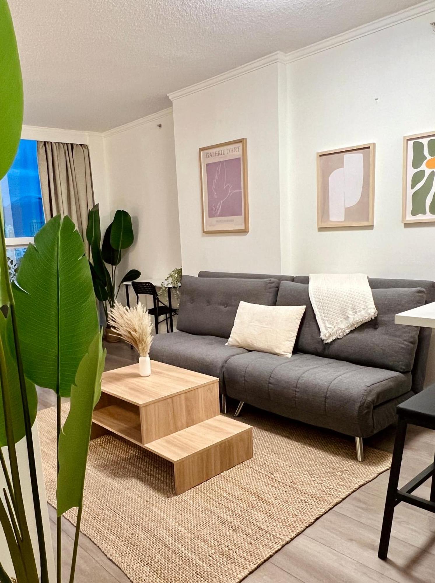 Stunning Skyline Views In A Cozy And Stylish Abode Apartment *