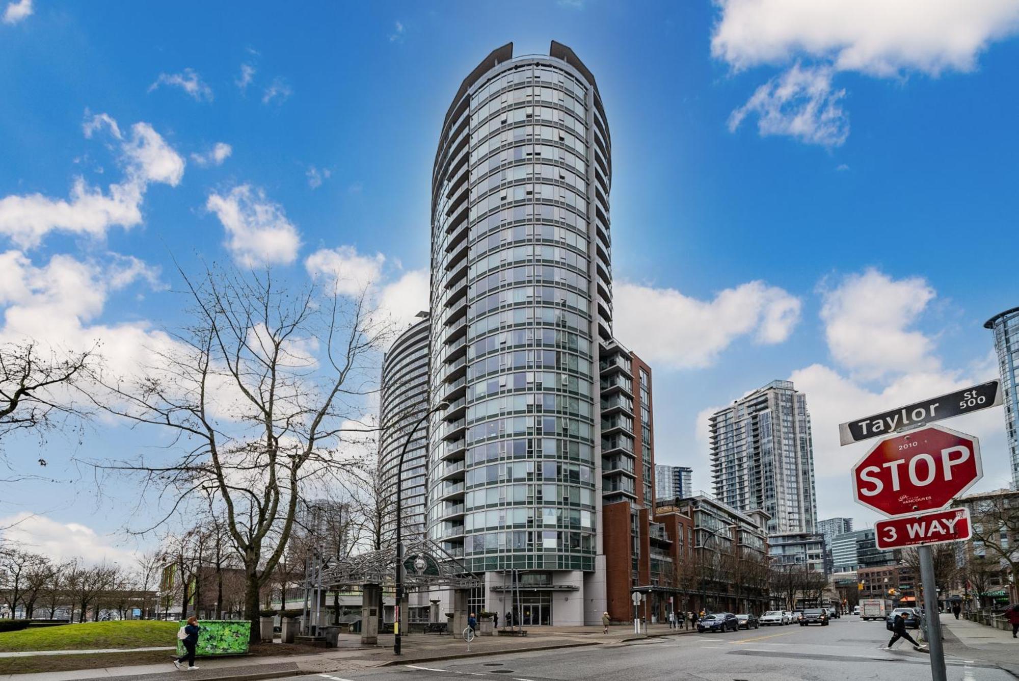 Great Ocean Mountain & Views With One Free Parking Vancouver