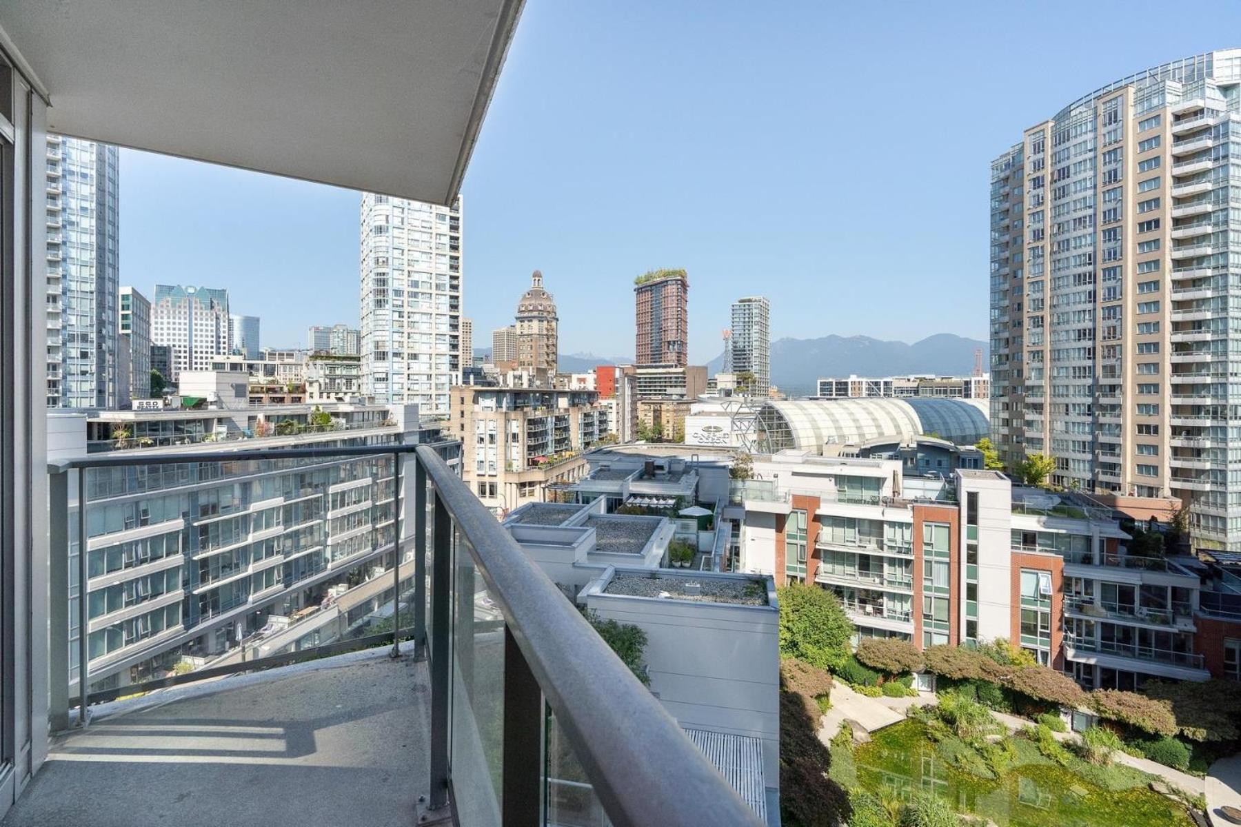 Apartment Amazing Views ! Leather Furniture ! Cozy Condo!