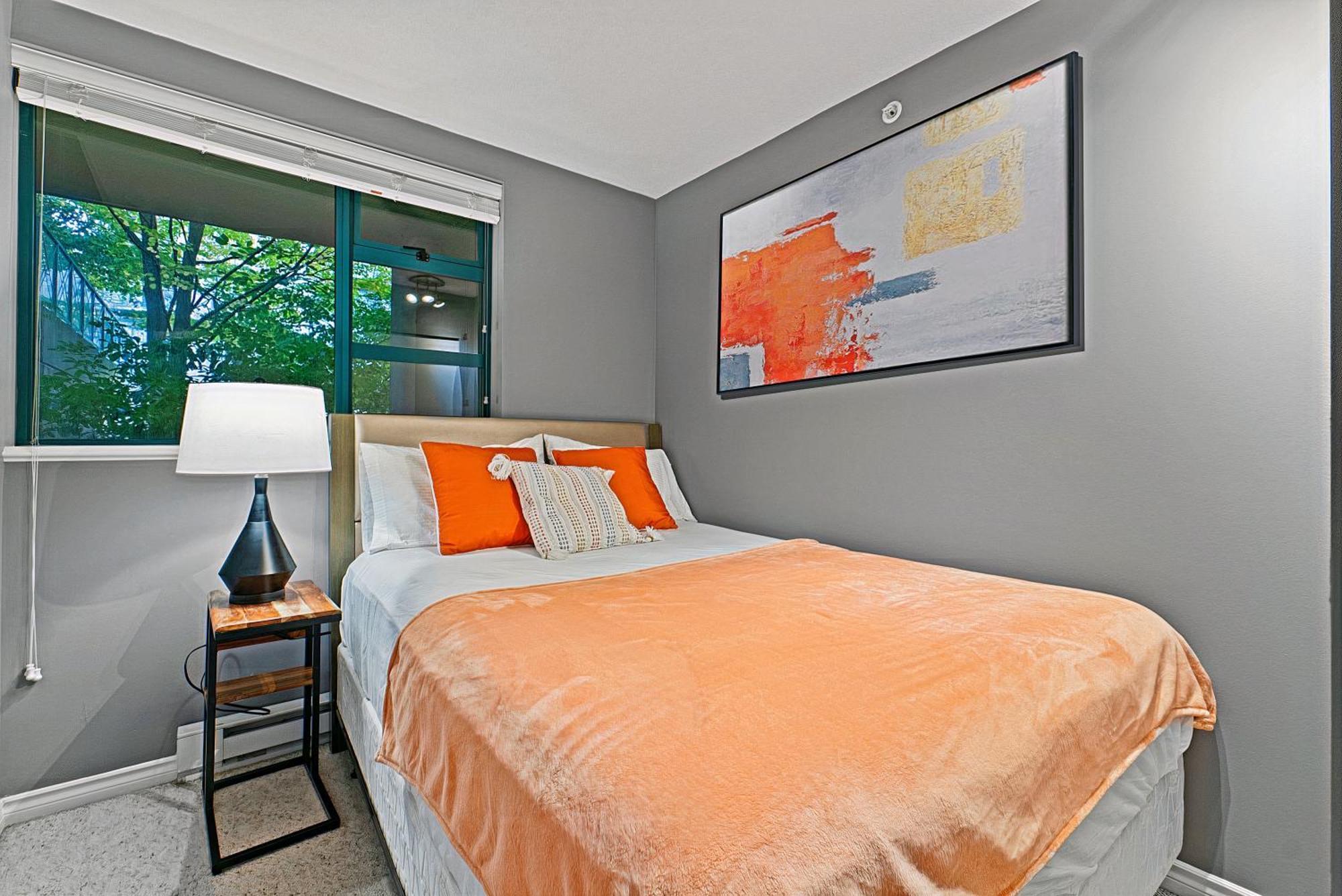 Magnificent 3 Bedroom Duplex In Center Of Yaletown With Fireplace Apartment
