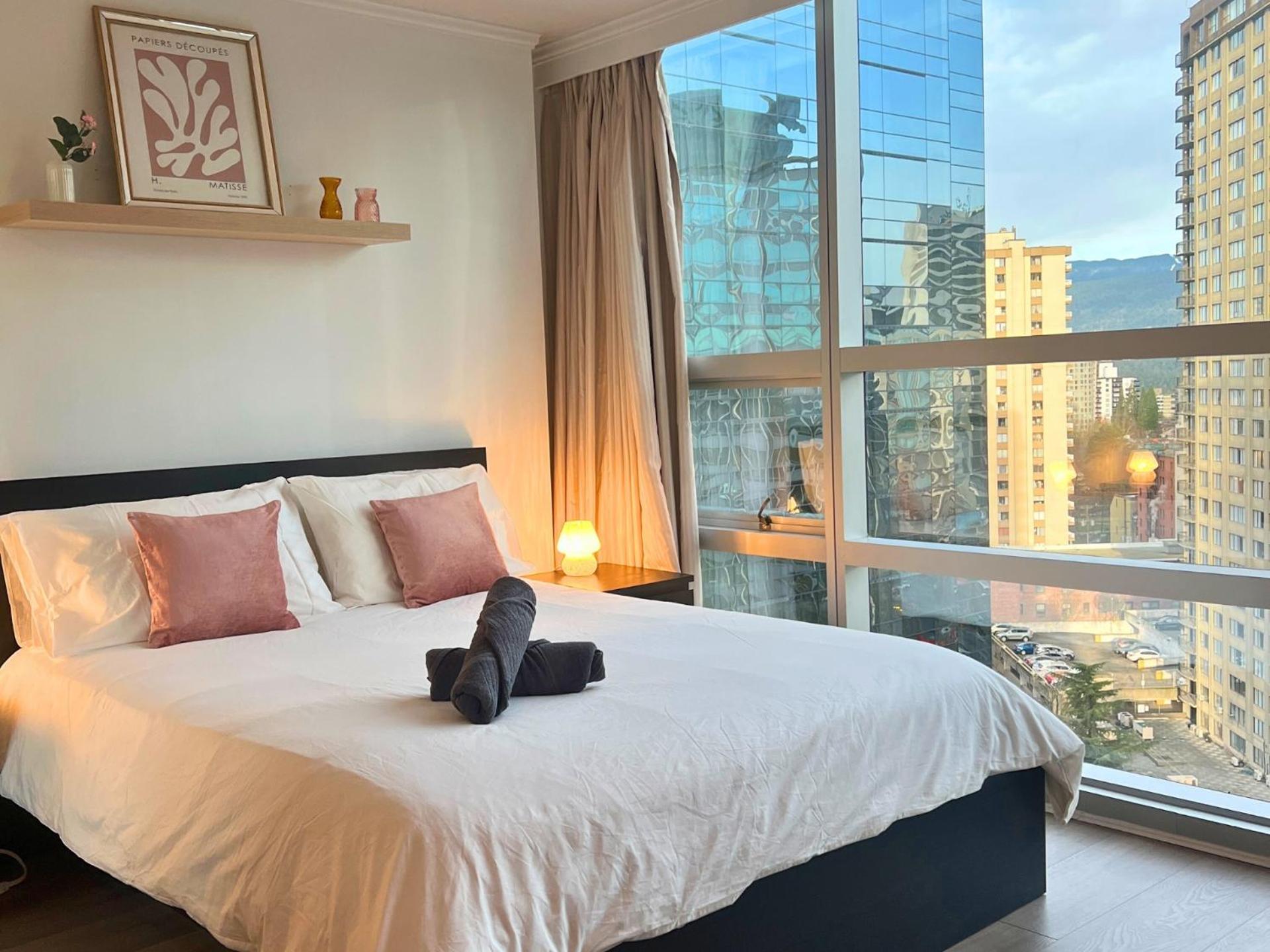 Apartment Retreat With Views In The Heart Of Downtown *