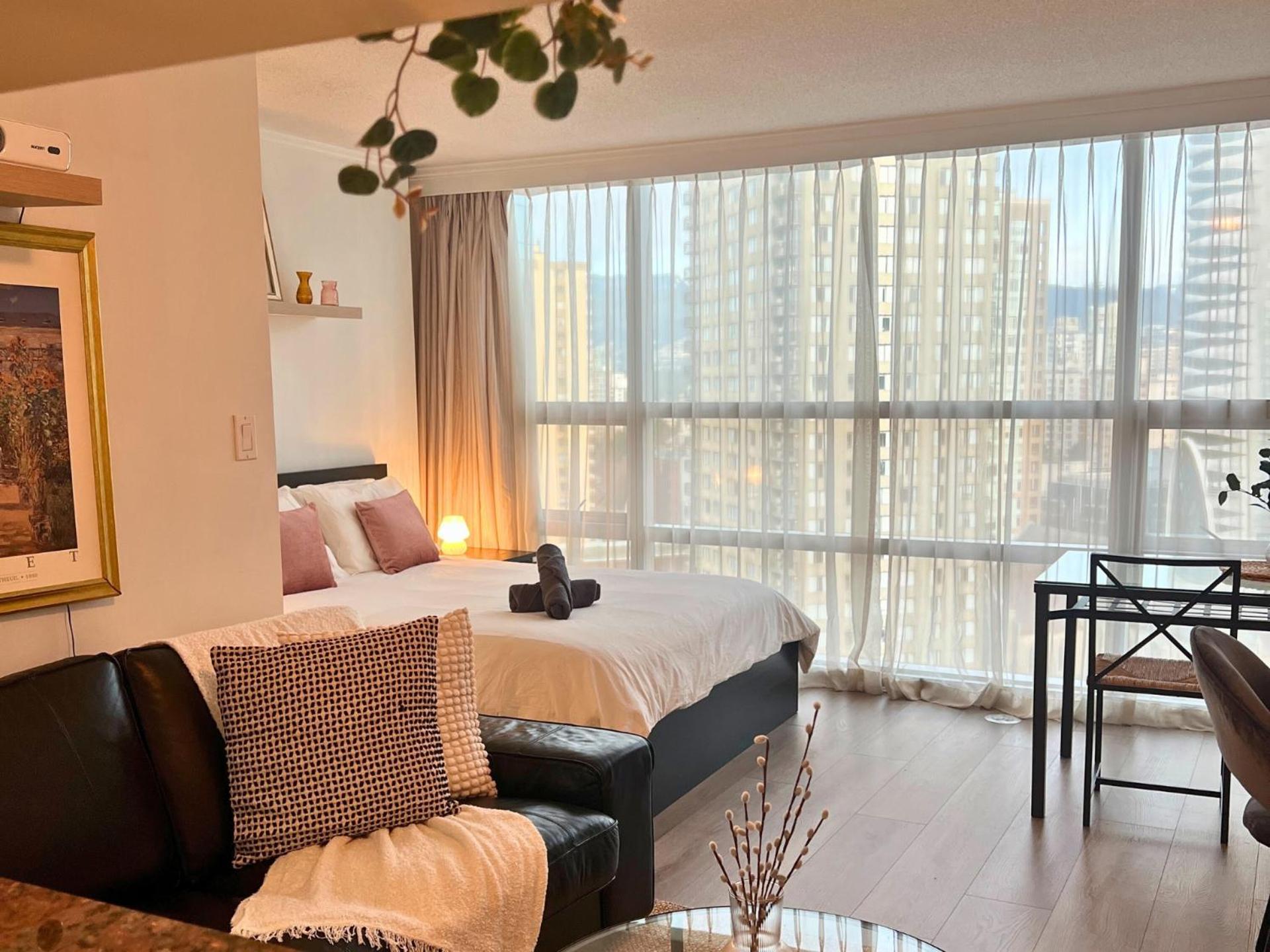 Retreat With Views In The Heart Of Downtown