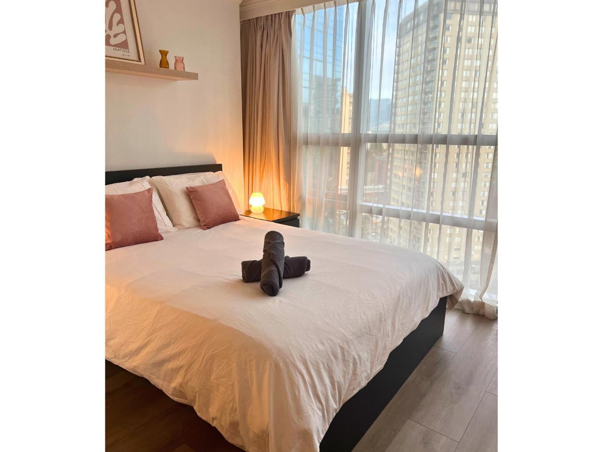 Apartment Retreat With Views In The Heart Of Downtown