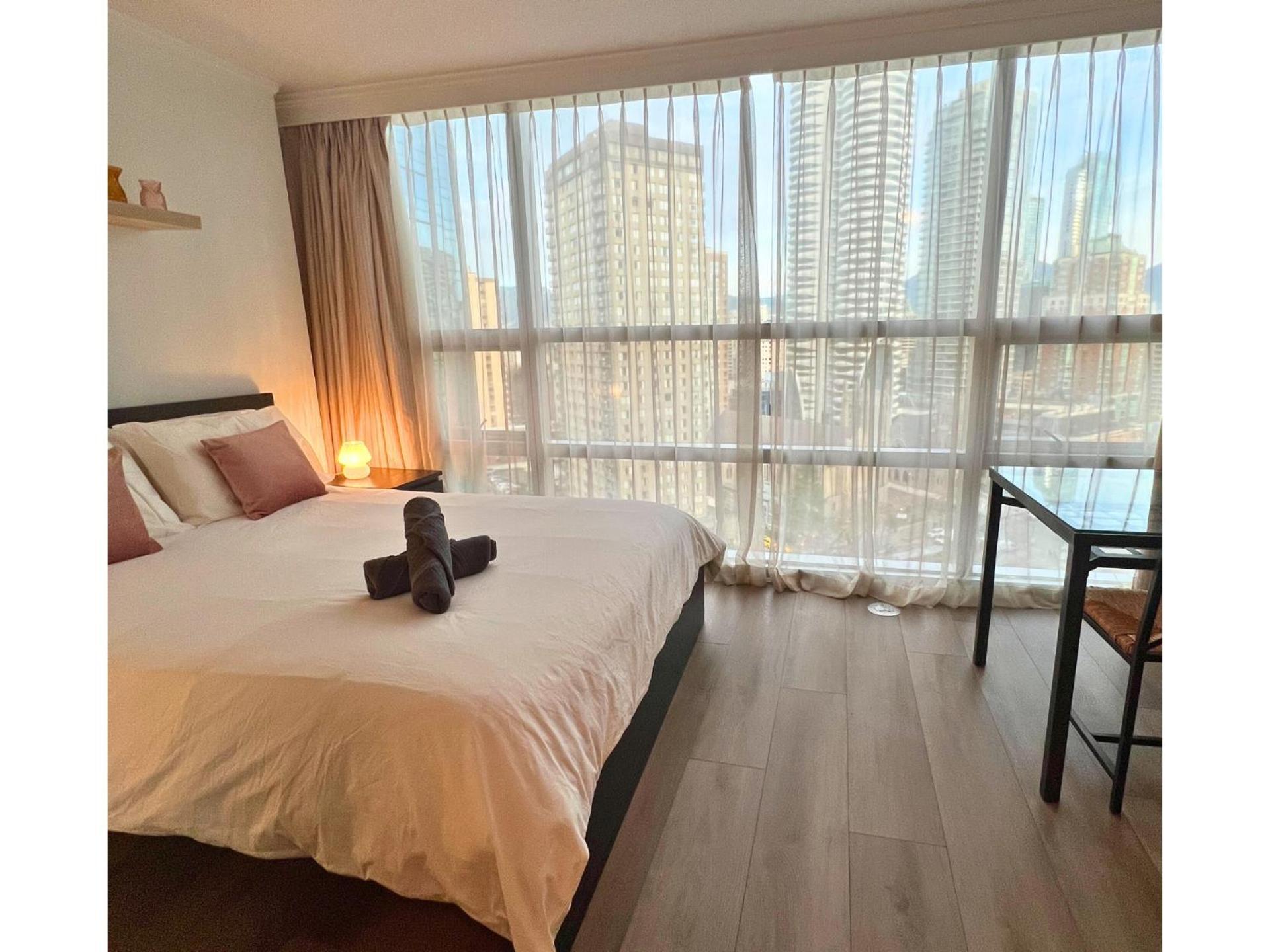 Retreat With Views In The Heart Of Downtown * Vancouver