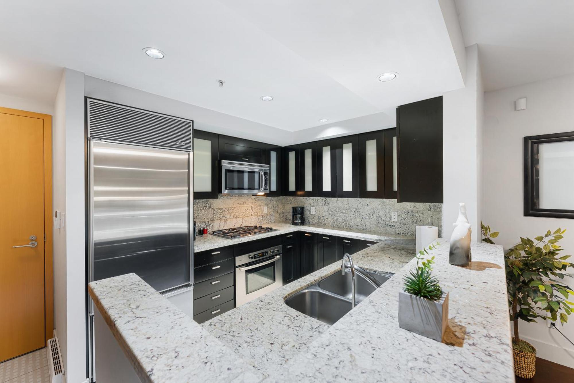Apartment Modern Two-bedroom Waterfront With Panoramic Coal Harbour Views And Luxurious Amenities Vancouver