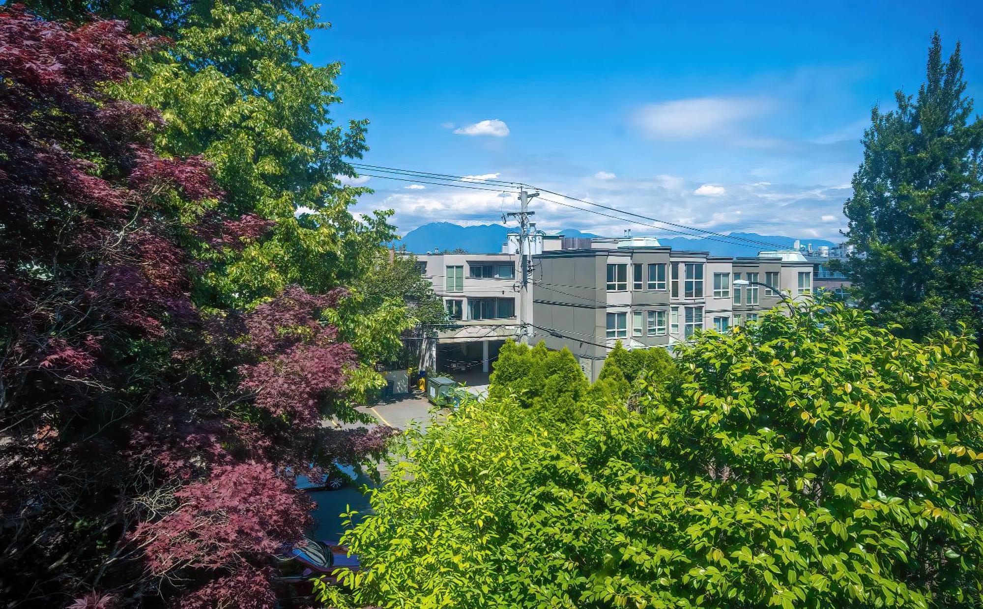Charming 3br Near Ubc With Parking & Backyard Villa Vancouver