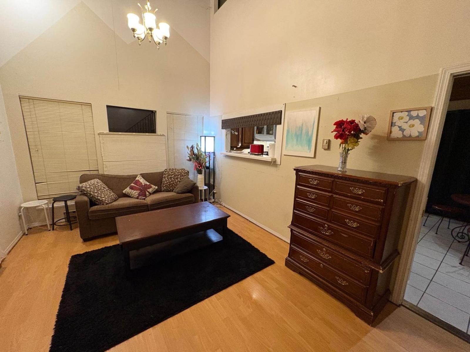 Metro Bnb - Walk To Restaurants, Shopping & Transit Vancouver