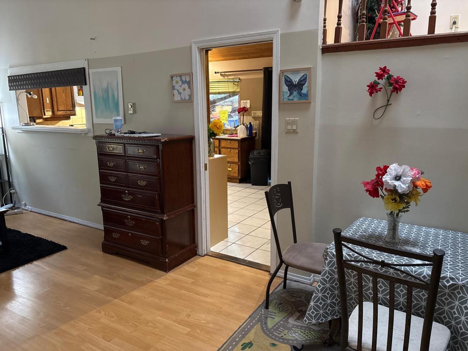 Metro Bnb - Walk To Restaurants, Shopping & Transit * Vancouver
