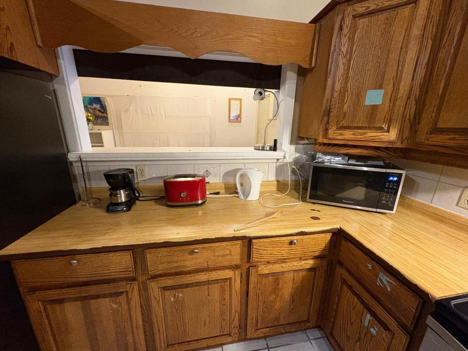 Metro Bnb - Walk To Restaurants, Shopping & Transit * Vancouver