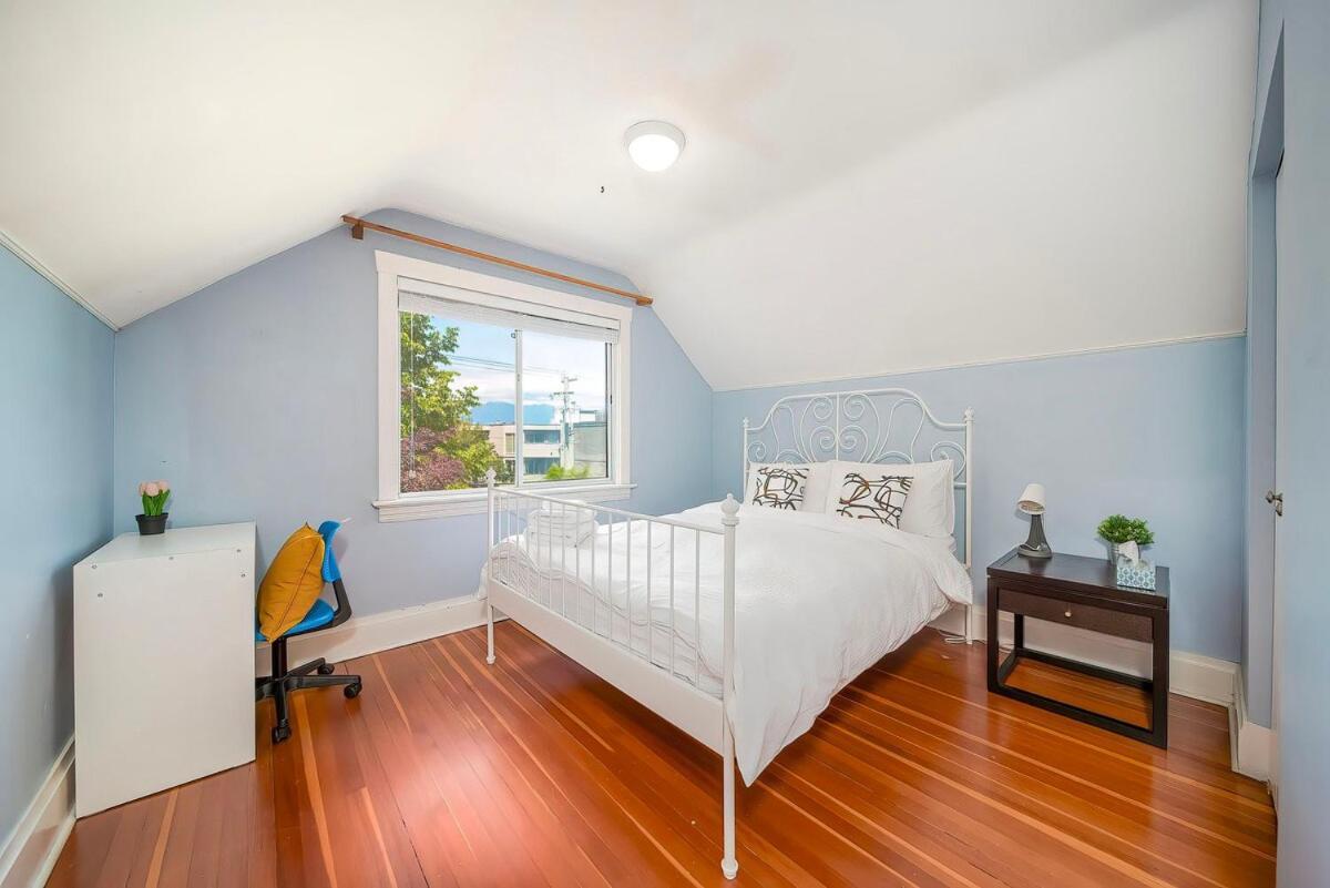 Charming 3br Near Ubc With Parking & Backyard * Vancouver