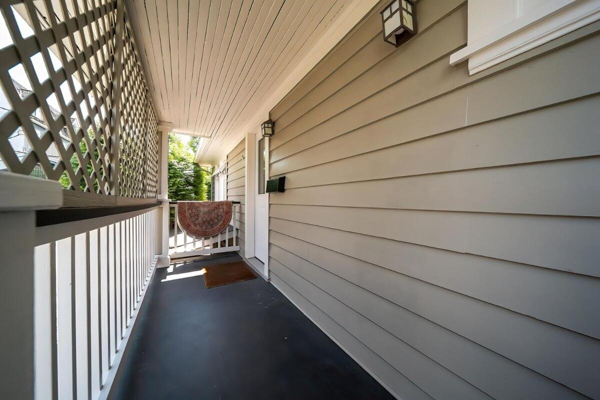 Charming 3br Near Ubc With Parking & Backyard Villa Vancouver