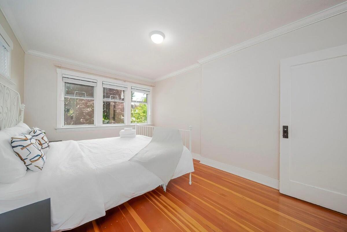 Charming 3br Near Ubc With Parking & Backyard Villa