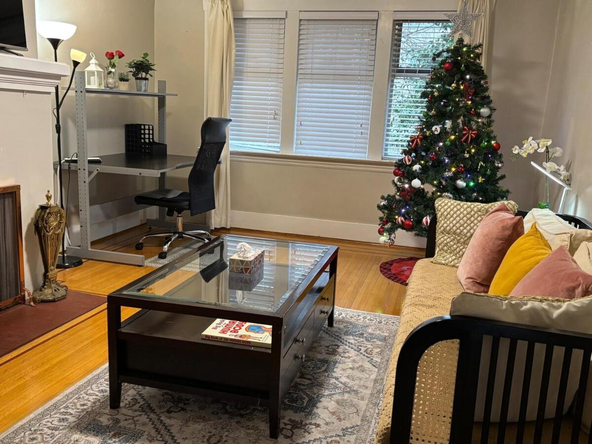 Charming 3br Near Ubc With Parking & Backyard Villa *