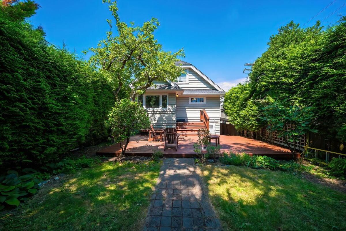 Villa Charming 3br Near Ubc With Parking & Backyard *