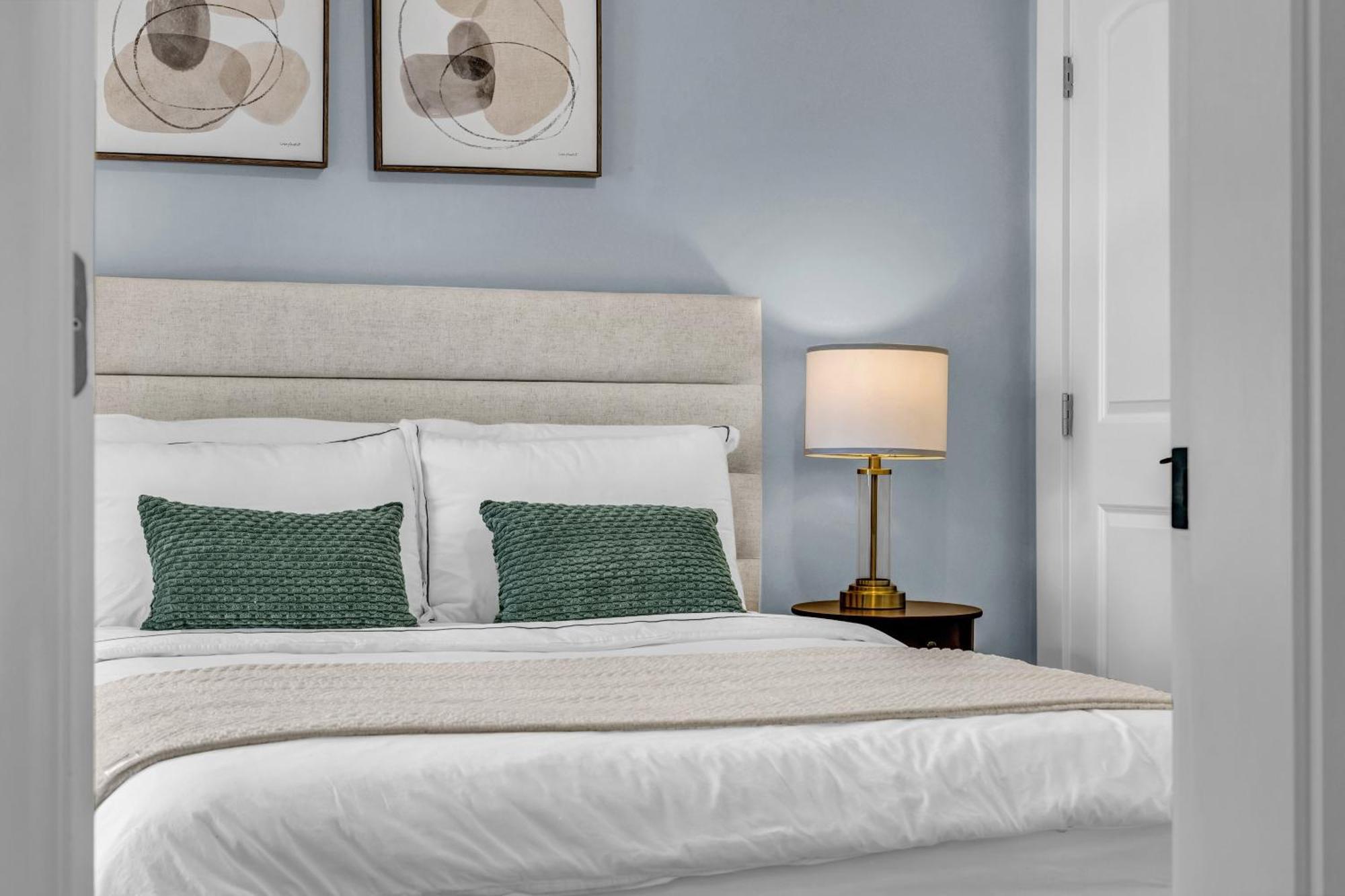 West King Edward Luxury Guest