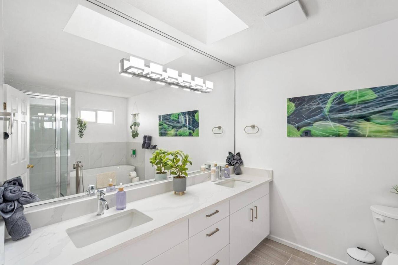 Spacious Family Retreat To Yvr And Downtown Vancouver