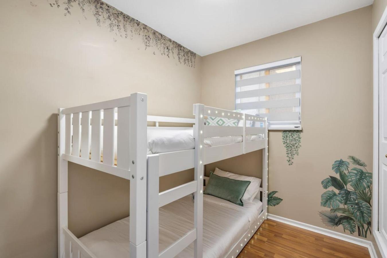 Holiday home Spacious Family Retreat To Yvr And Downtown