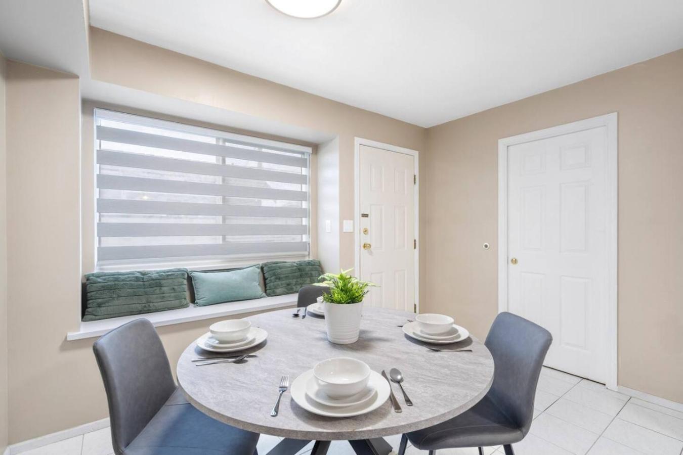 Holiday home Spacious Family Retreat To Yvr And Downtown *