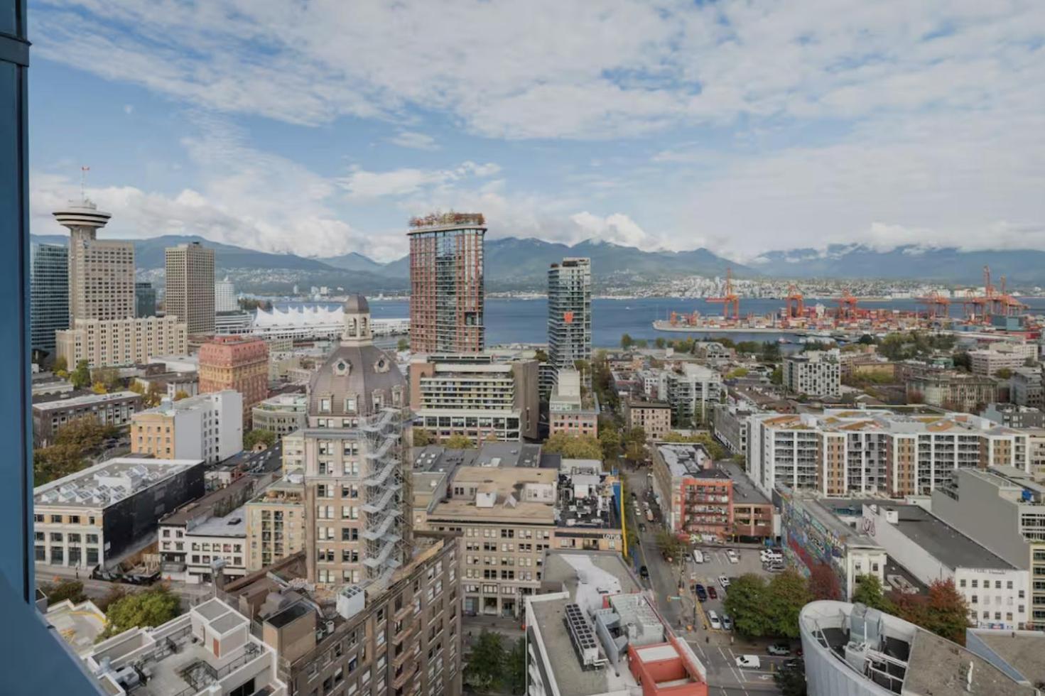 Luxury 2 Bed 2 Bath Downtown With Free Parking Vancouver