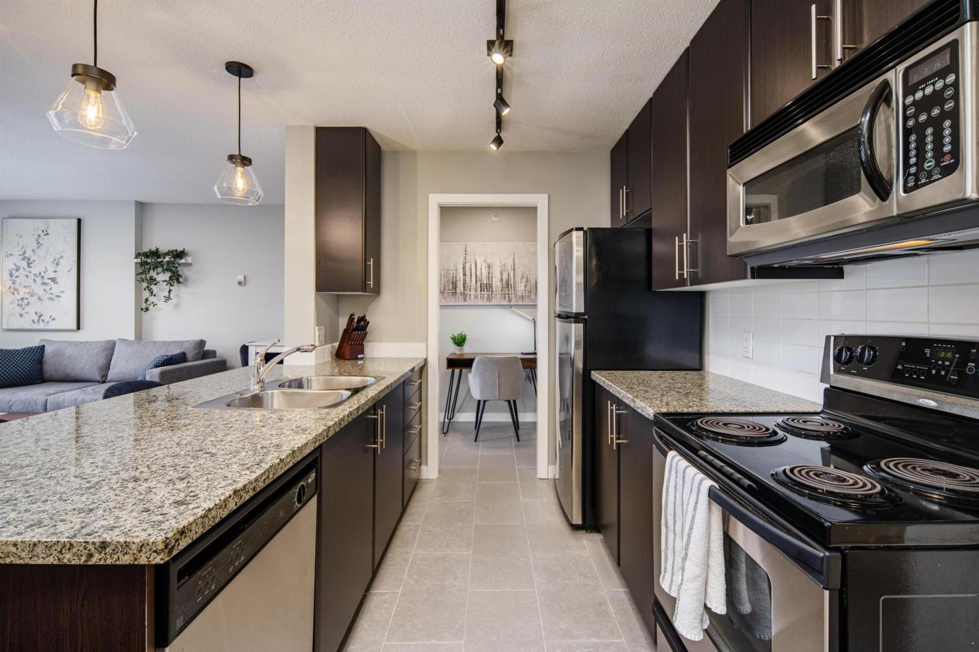 Cozy Condo! Location! One Free Parking! Apartment Vancouver
