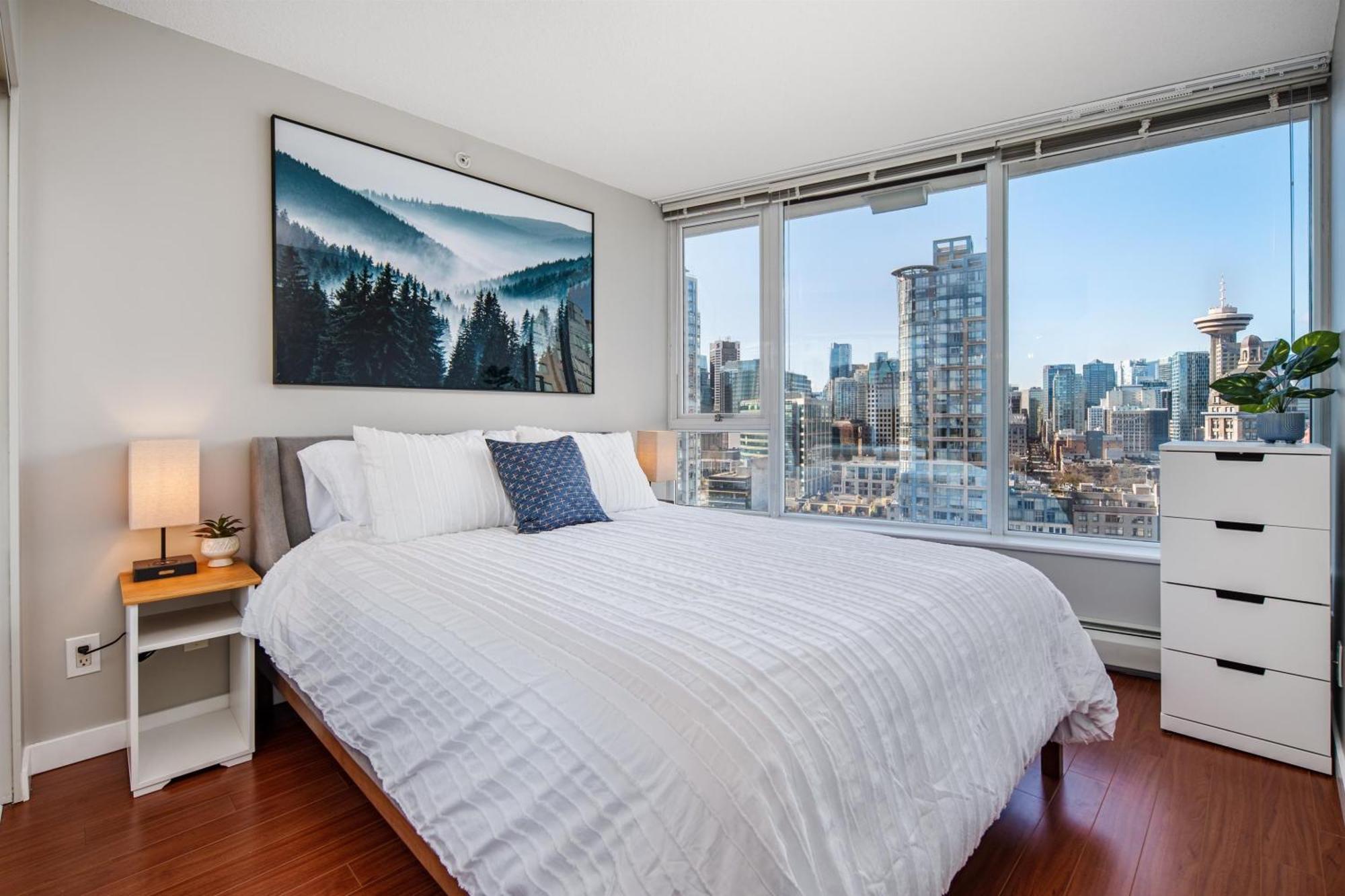 Cozy Condo! Location! One Free Parking!